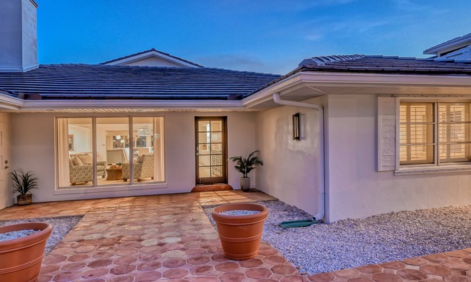 Saint Armands Key House | New Listing! Manatee Cove | Waterfront Home on Lido Key, 30 Second Walk to St. Armands Circle!