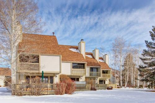 Park Meadows House | New Listing Modern Pet Friendly Retreat with Hot Tub Fireplace