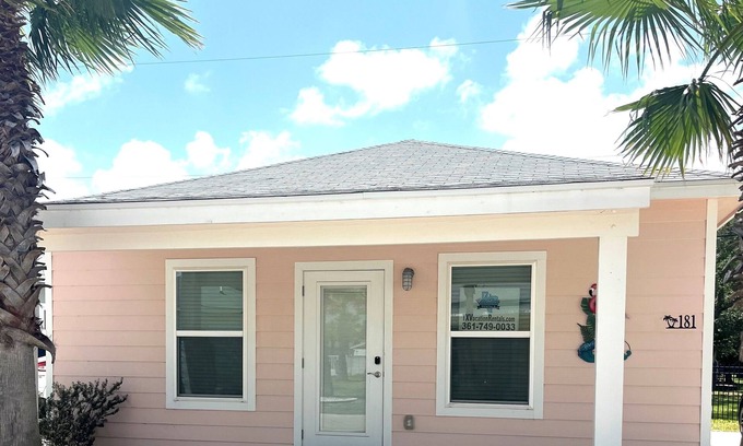 Fulton Cottage | New Listing! Oasis Bungalow