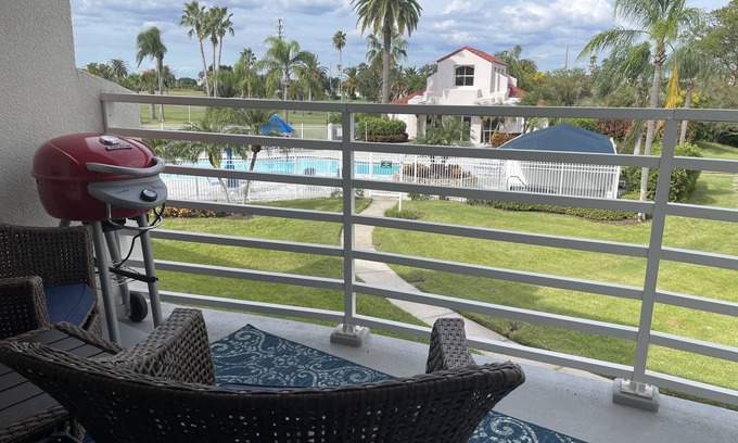Isla del Sol Condo | NEW LISTING Paradise-Newly Updated Condo Close to Everything. Beach, Bike, Pool