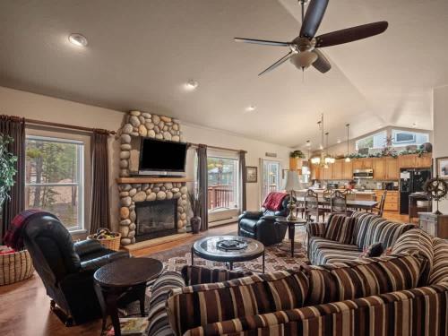 Leadville North House | New Listing Peaceful 4bd in the woods