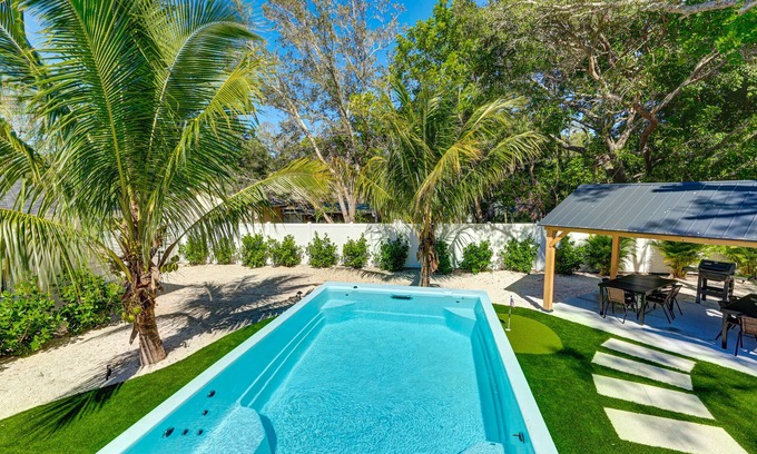 South Bradenton House | New listing! Relaxing oasis. Fully furnished!