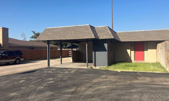 Midland House | NEW LISTING Right At Home-Midland Cowboy Siesta Corner Lot w/Patio & Cov'd Park