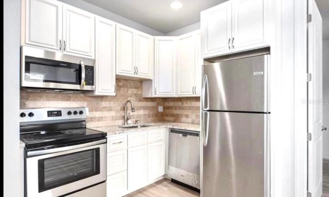 Gillespie Park Apartment | NEW LISTING Sarasota Pet-friendly 1 Bedroom Apartment