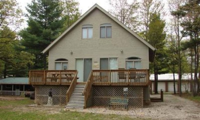Silver Lake Cottage | New Listing! Sleeps 15+. Spacious Cottage close to Silver Lake