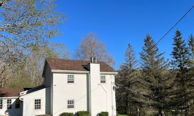Jefferson House | [New Listing!] Tranquil Renovated Farmhouse Getaway with Pond