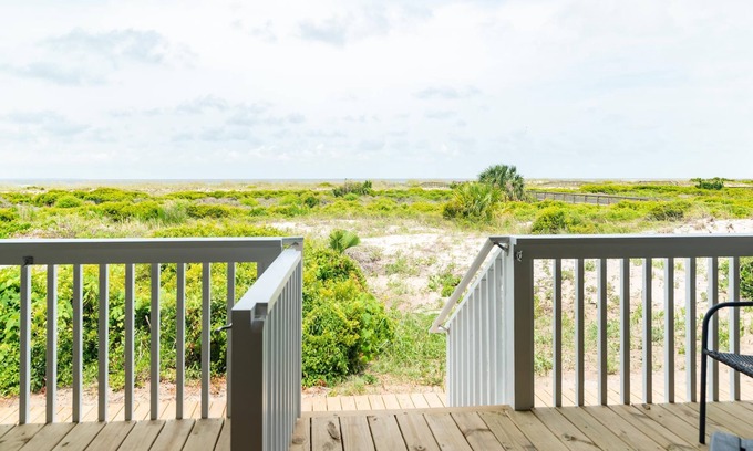 Beachwalk Condo | NEW LISTING Ocean Front 1 Bedroom - New Decks and Pool Access