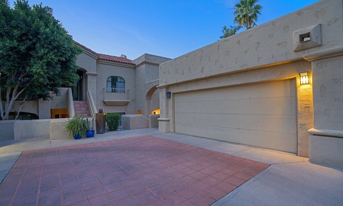 Camelback East Condo | New listing. Walk to Arizona Biltmore Resort and Spa.