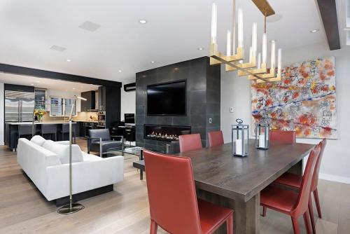 Aspen House | New Listing West End Jewel - Steps to bus to 4 ski areas 4860