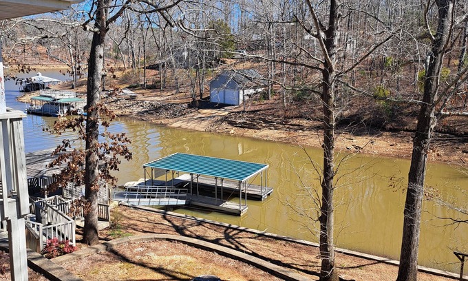 Wedowee House | New ListingnWarren Cove 6bd 3.5ba home Sleeps 22, ramp, dock plenty of parking