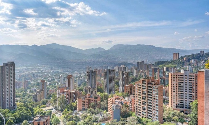 El Tesoro Apartment | New loft close to parque lleras with city View