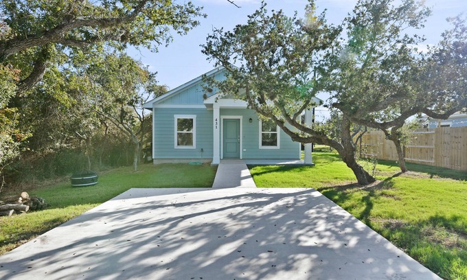 Rockport House | NEW! LONE STAR FISH... 2 Bedroom, 2 Bathroom gem!