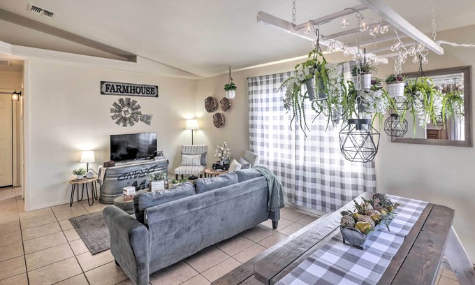 Kingman Cottage | NEW! Lovely Kingman Cottage < 7 Mi to Trailheads!
