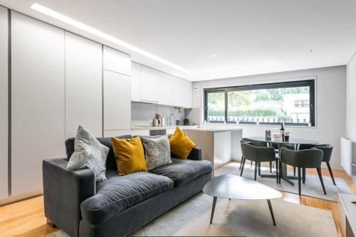 Uniao de Freguesias do Centro Apartment | NEW LUX 2BR Flat Free Parking Cedofeita Porto