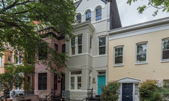 Capitol Hill House | New Lux 5BR/3BA Renovation: 2 Blocks to Metro/Capitol/12+ Restaurants; Parking