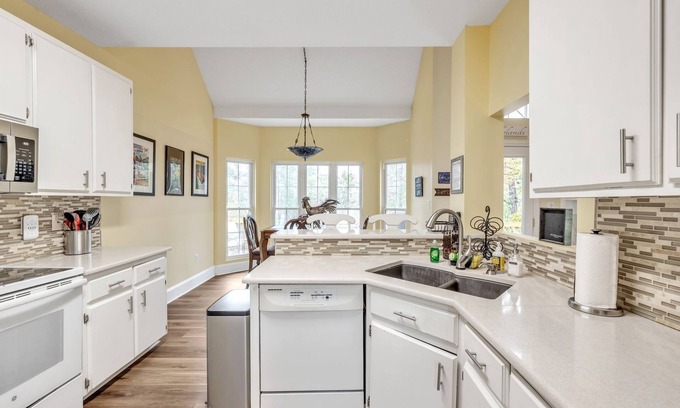 Appling House | NEW! Lux Lake House w/Pool & Dock on Deep Water Cove!