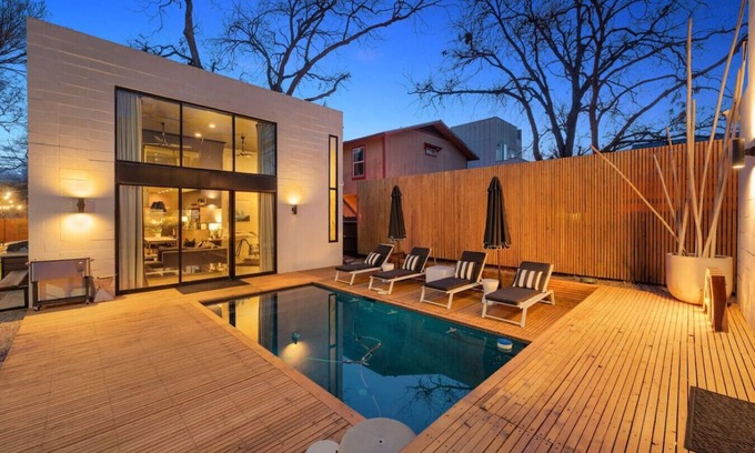 Holly House | NEW Luxe DT Austin Oasis | Pool | Casita