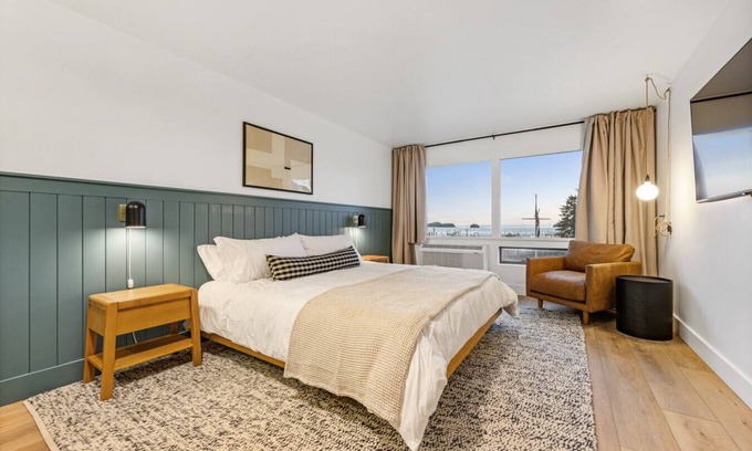 Juneau Apartment | *NEW* Luxe Studio with View: Walk to Tours & More!