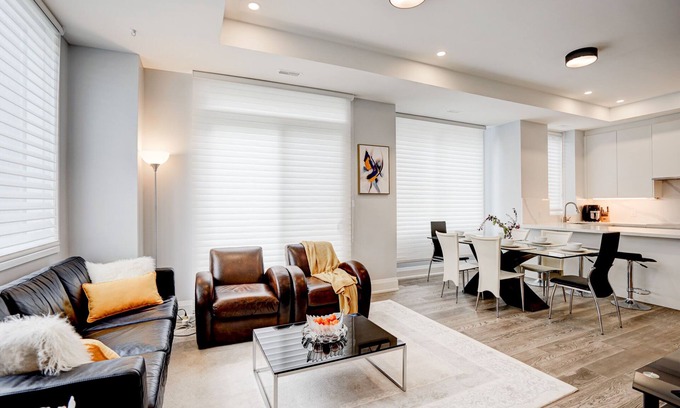 Bayview Village House | New Luxury 4 BR Townhome with Roof Terrace in Bayview Village