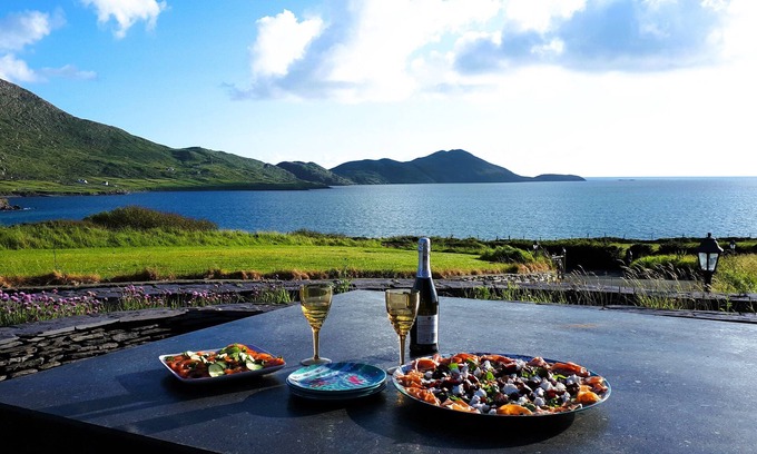 Caherdaniel House | New Luxury 5* Beachside Lodge with Sauna - 4 beds ensuite - Spectacular Location