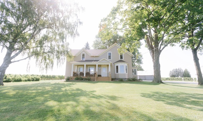 Niagara-on-the-Lake House | NEW Luxury Modern Farmhouse in the Vineyards ✤ 3 Bedroom - Niagara-on-the-Lake