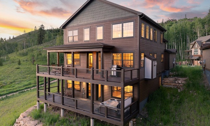 Rendezvous House | New Luxury Chalet 15 I Hot Tub I Great Views I Best Price I FREE Adventures Daily
