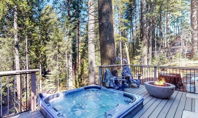 Alta House | New luxury home in the Sierra Mountains, hot tub