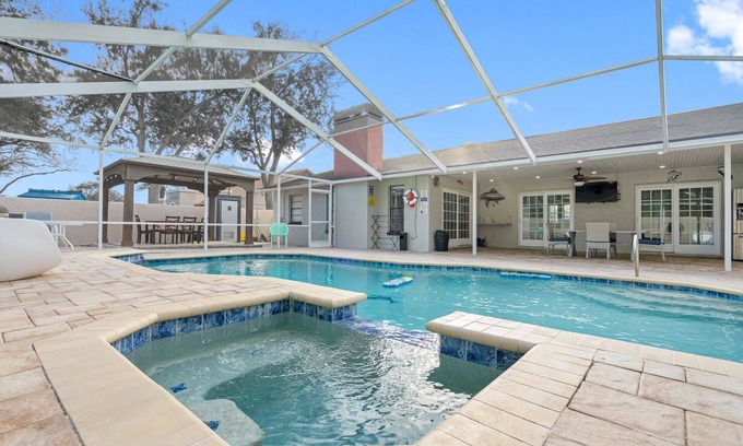 Greater Northdale House | New Luxury House Pool. Just 14 Minutes From the Airport