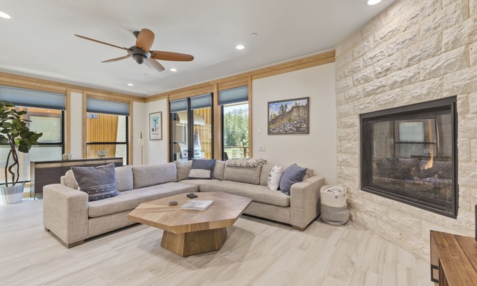 Mammoth Lakes House | New Luxury Townhome Right on 10th Hole Sierra Star Golf Course