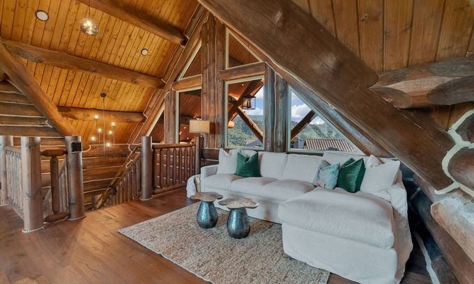 Gatlinburg - Pigeon Forge Cabin | New Luxury True Log Cabin - 10 Mins To Parkway