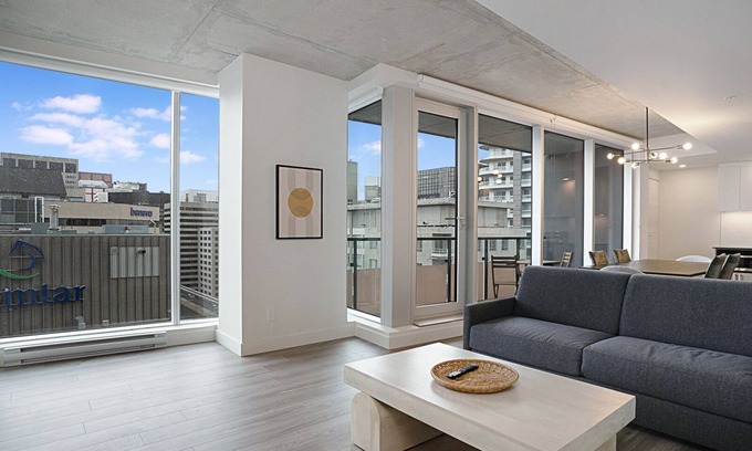 Quartier des Spectacles Apartment | New Luxury Unit in Heart of MTL 902 | Metro access