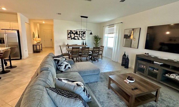 Lehigh Acres House | New Luxury Villa Home on Championship Golf Course. High speed WiFi AC