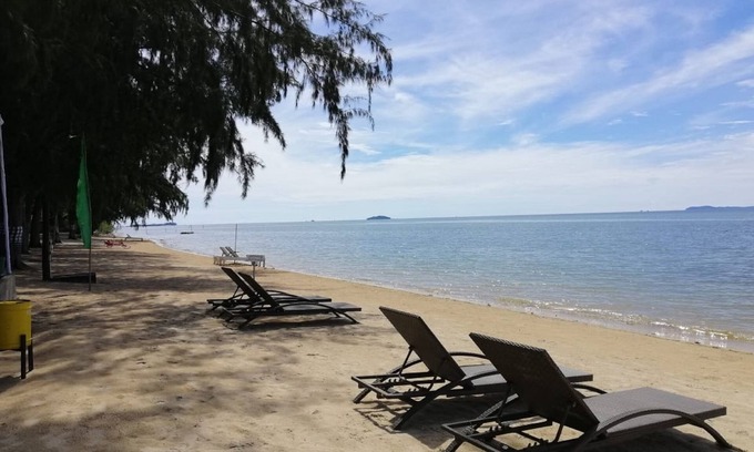 Telukbakau Bed & Breakfast | New Marjoly Beach & Resort
