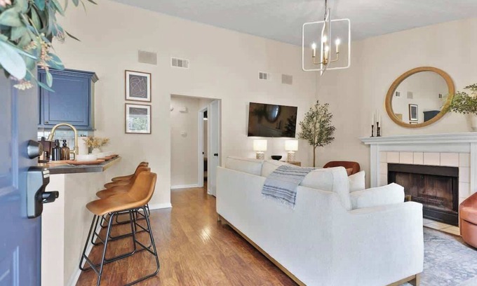 Whitemarsh Island House | New Meets Nostalgic - Adorable Cottage Sleeps 8!