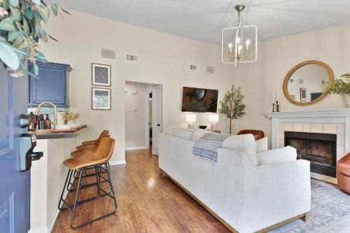 Whitemarsh Island House | New Meets Nostalgic - Adorable Cottage Sleeps 8