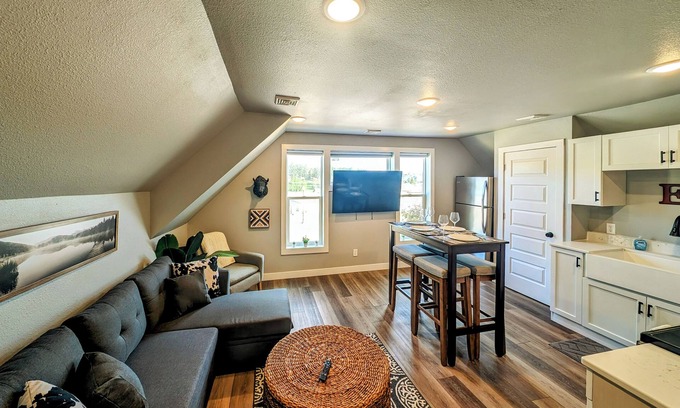 Custer Apartment | New Modern 1BR, Downtown Custer – Perfect Base for Black Hills