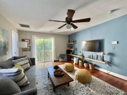 West Falls Church Apartment | New, Modern, 3 bed/3 bath Apt, 10 miles to DC!