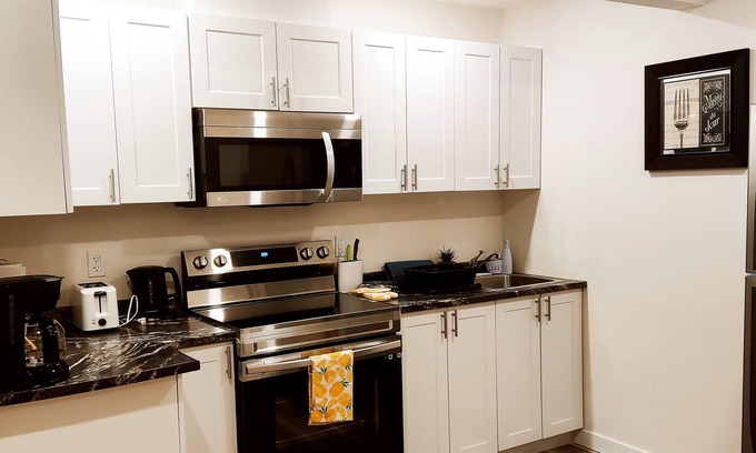 Regina House | New, Modern and Luxurious two bedroom suite!