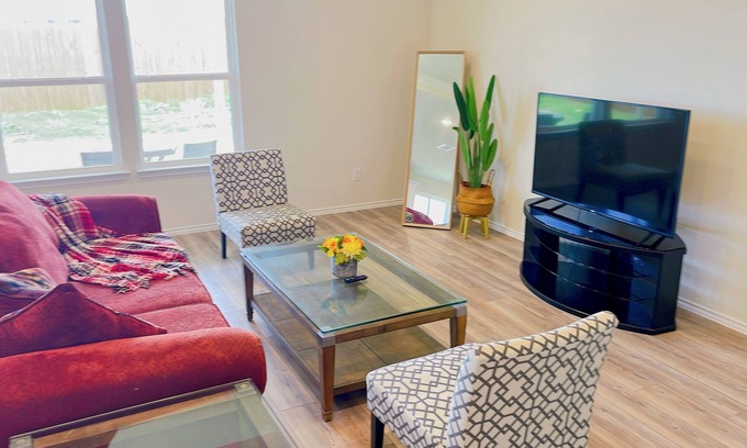 Fort Worth House | New! Modern & Bright Home/Large Backyard/Pet OK/Monthly Discount