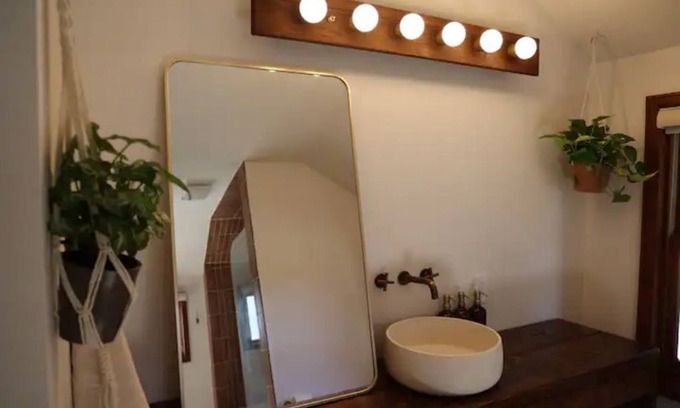 Parkside House | * New * Modern Chic Studio/soaking tub/bike path