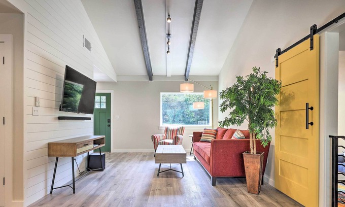 Hays House | NEW! Modern & Colorful Buda Home Near Dtwn Austin!