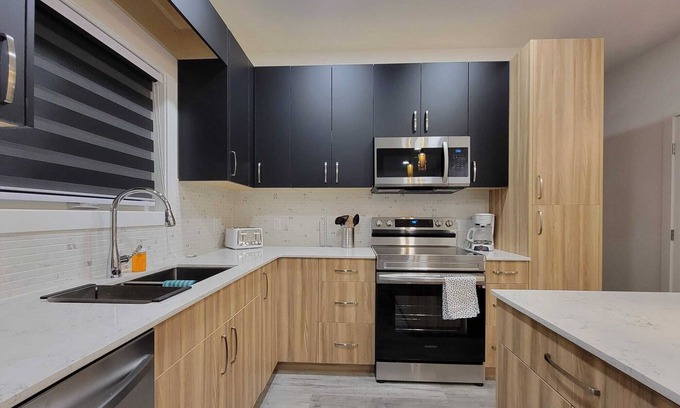 Fort Gary House | New Modern Home with 2 King Size, 1 Queen Size Bed
