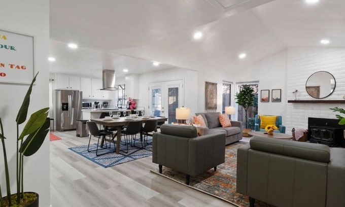 Citrus Heights House | NEW! * Modern Remodeled Home * King Beds * 70" TV