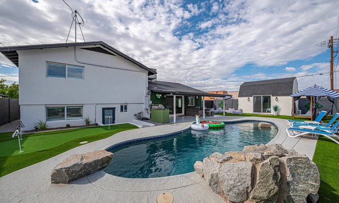 Park Scottsdale One House | New Modern Resort! Arcade, Heated Pool, Putting Green & Pool House!