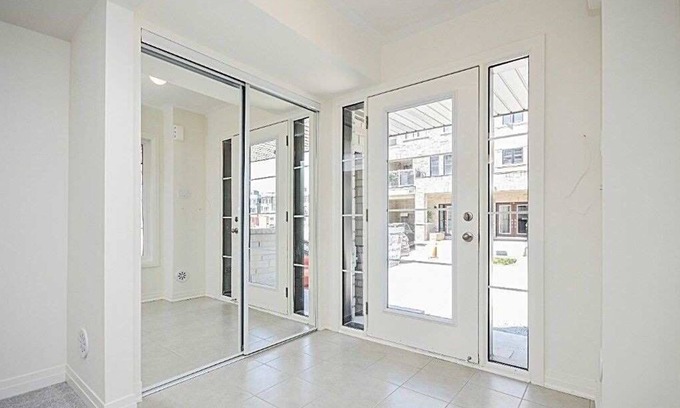 Bowmanville House | New modern townhome