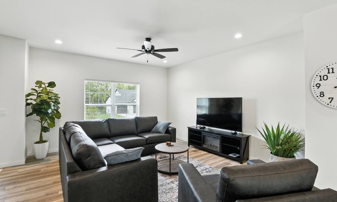 Weber House | NEW! Modern Townhome Retreat in Prime Location