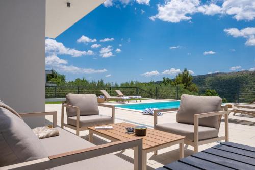 Tugare Villa | NEW! Modern Villa Nacle with heated Pool