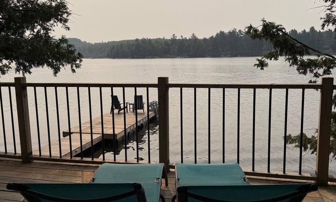 Minden Cottage | NEW Modern Waterfront Cottage with Hot tub/Sauna/AC Directly on the Lake!