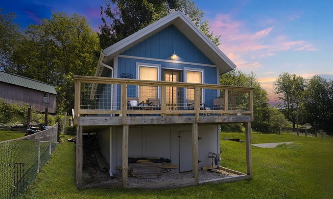 Thomas Cabin | NEW! Mountain Koru Near Trails & Town