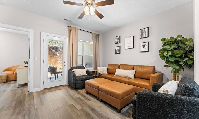 Branson Condo | New! No-Stairs 3BR Retreat + Family Friendly + Near SDC & Branson Strip